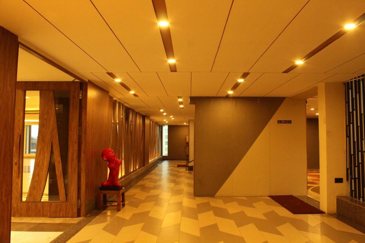 Zip By Spree Hotels Surat Exterior foto