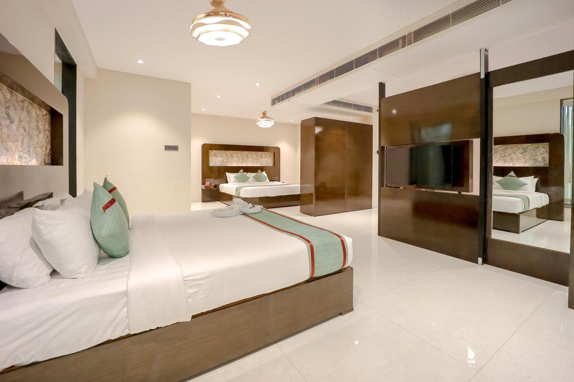 Zip By Spree Hotels Surat Exterior foto