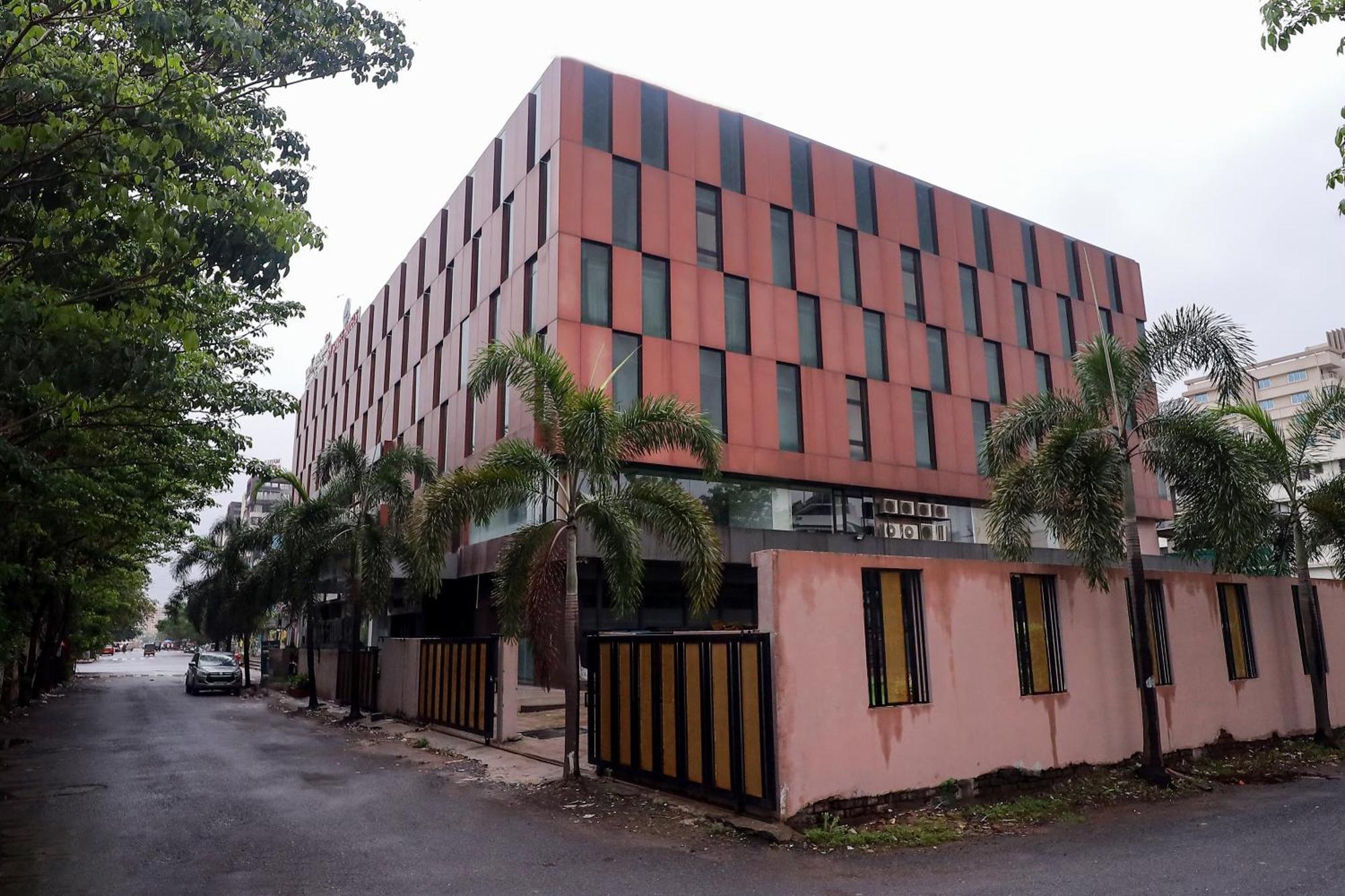 Zip By Spree Hotels Surat Exterior foto